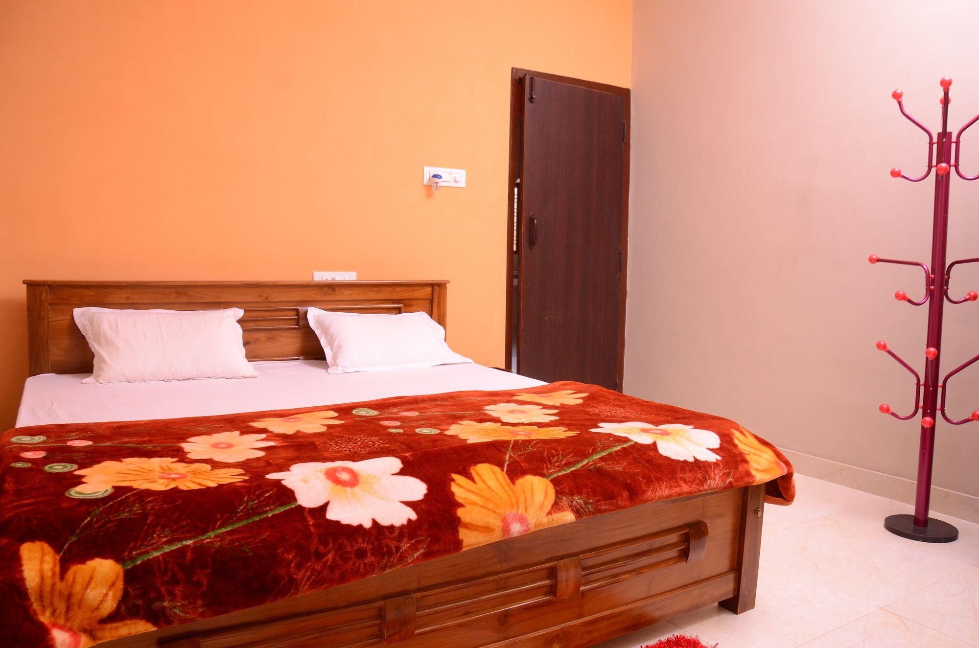 Coorg Girinivas Deluxe Homestay-Wi-Fi Madikeri Extérieur photo